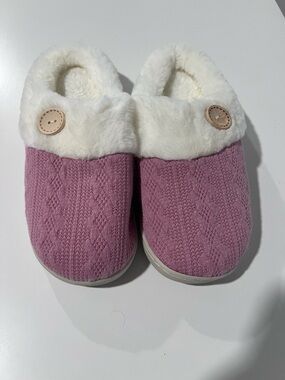 Cozy Women's Pink Fleece-Lined Slippers